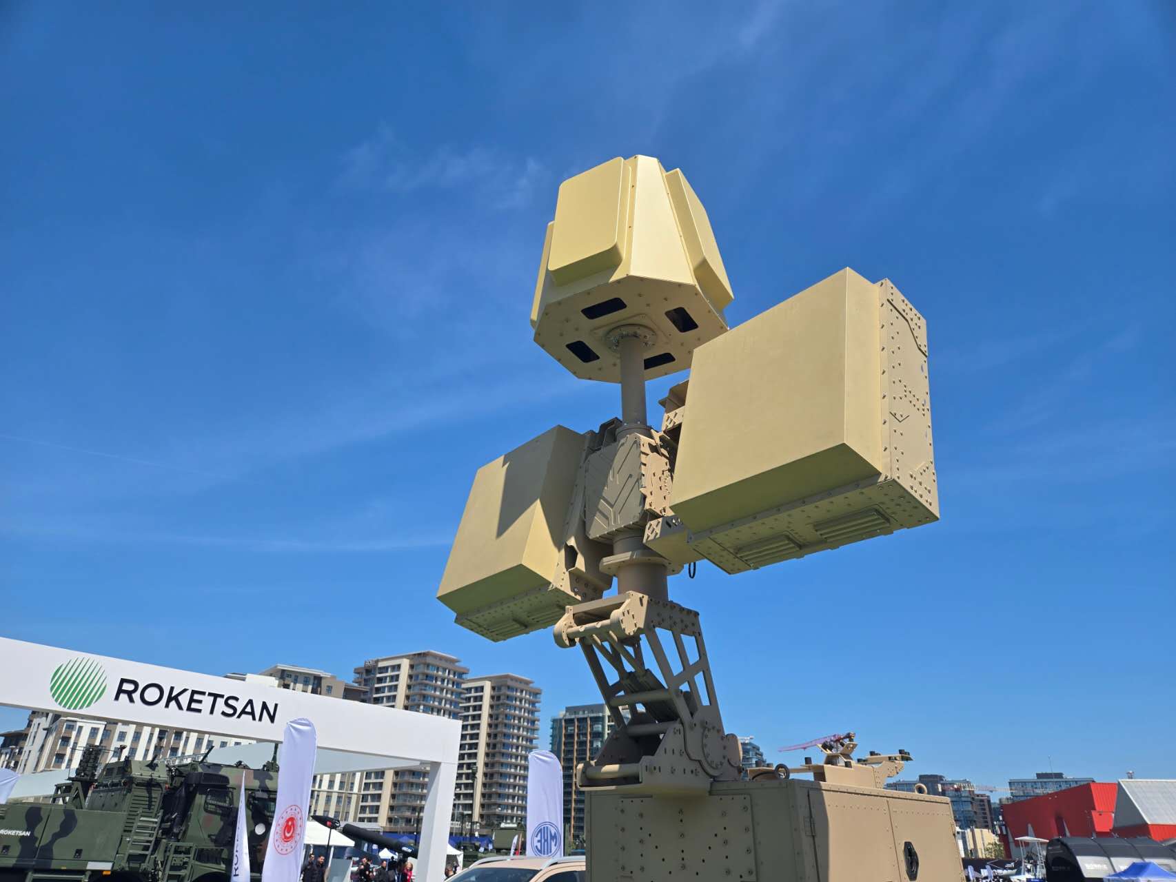 Mobile counter-UAS sensor mast at SAHA 2026